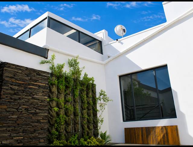 180M² BUILDING TO LET IN WOODSTOCK